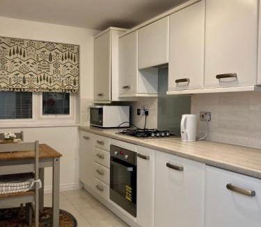 Coventry House | Room with own bathroom in private home