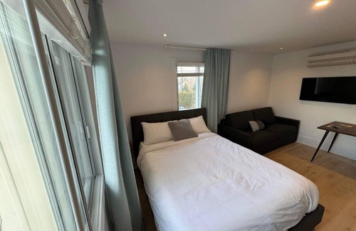 Bromont Hotel | Room with private bathroom