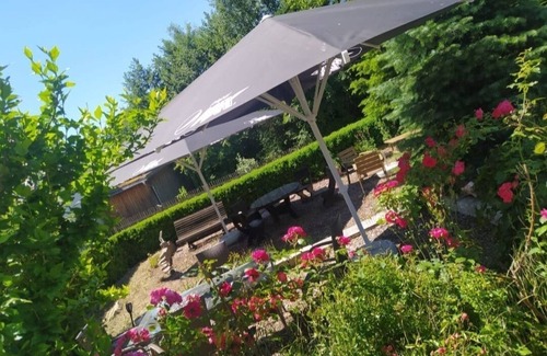 Markt Erlbach Apartment | Room 'Zimmer 15' with Shared Terrace, Shared Garden and Wi-Fi