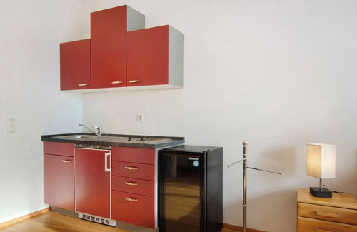Reichenau Apartment | Room 'Zimmer 5' with Private Terrace, Shared Garden and Wi-Fi