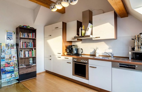 Reichenau Apartment | Room 'Zimmer 5' with Private Terrace, Shared Garden and Wi-Fi