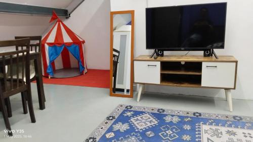 Kuah House | ROOMMATE On The ATTIC