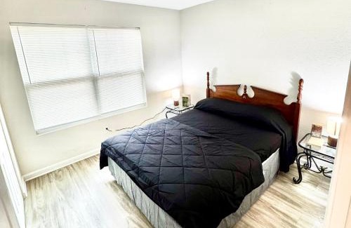 Northside Apartment | Rooms by Month JAX Airport & Zoo