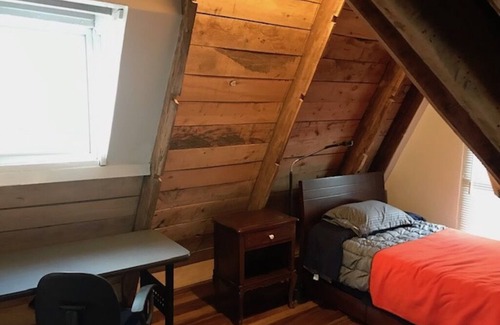 Bogota Bed & Breakfast | Rooms to Rent in Period House. Near most major Universities & tourist sites.