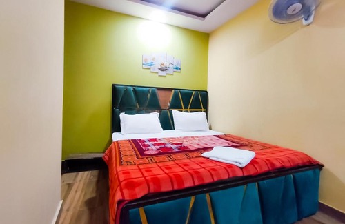 New Delhi Hotel | Roomshala 122 Hotel Park View - Near Adarsh Nagar