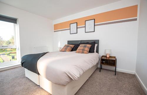 Welford Apartment | Roomy 4-Bed Retreat for 8, Free Parking Included