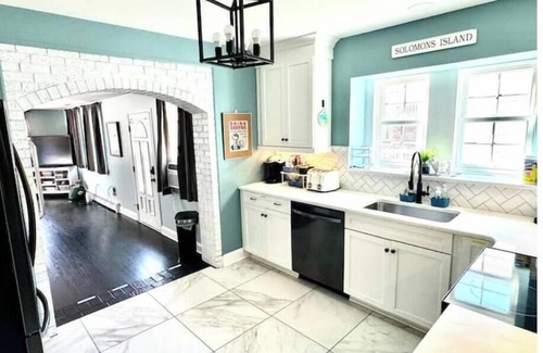 Solomons House | Roomy 6 bedroom home in the heart of Solomons, MD