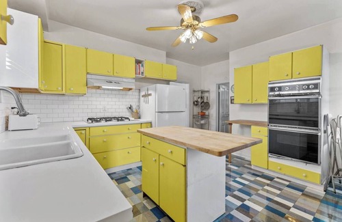 Homestead House | Roomy family home near shoppingn