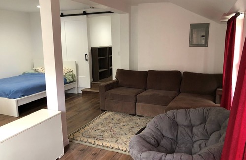 Trestle Glen Apartment | Roomy Oakland Studio near Berkeley, SF
