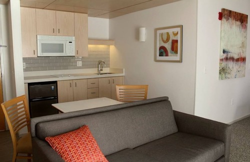 Sunnyvale Apartment | Roomy Studio Suite with Kitchen