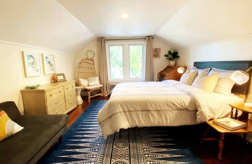 Moscow House | Roo’s Roost: 4 blocks to Main St!🤩