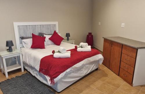 Zwartkop House | Roosthaven Guesthouse