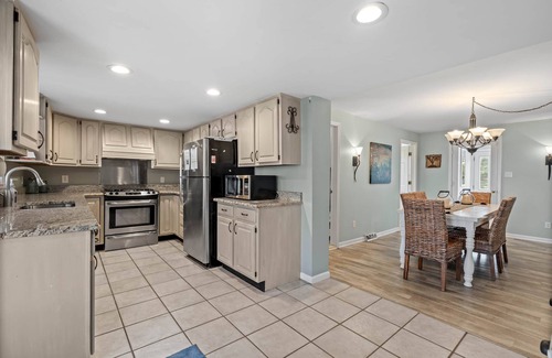 Carsonville House | Root 2 Rise Retreat is Lakefront and Sleeps 10!