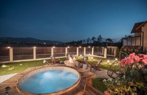 Brasov House | Roots Villa Redwood