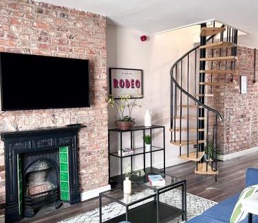 Chinatown Apartment | Ropewalks City Centre Apartment with Roof Terrace