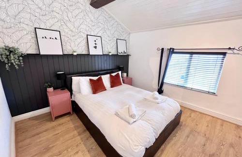 Chinatown Apartment | Ropewalks City Centre Apartment with Roof Terrace