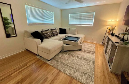 Williston House | Rosa Cottage-Entire House