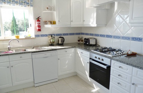 Luz Villa | Rosa Floresta - delightful 3-bed townhouse with private pool & aircon