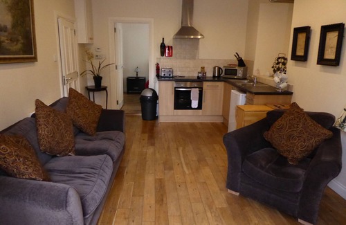 Arden Cottage | Rose Cottage (Auchendennan) - sleeps 4 guests in 2 bedrooms