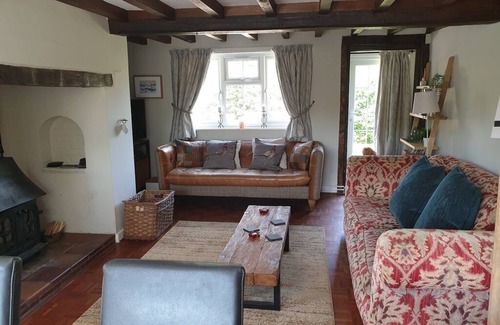 New Forest District Cottage | Rose Cottage, Burley, New Forest National Park - dog friendly,EV point,sleeps 10
