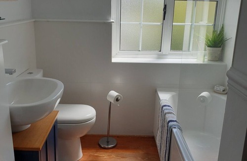 New Forest District Cottage | Rose Cottage, Burley, New Forest National Park - dog friendly,EV point,sleeps 10