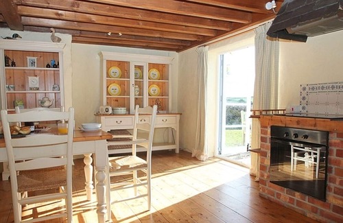 Manaccan Cottage | ROSE COTTAGE, pet friendly, with open fire in Manaccan