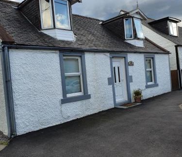 Saint John's Town of Dalry House | RoSE COTTAGE THREE BEDROOM HOUSE WITH PARKING Spring Special