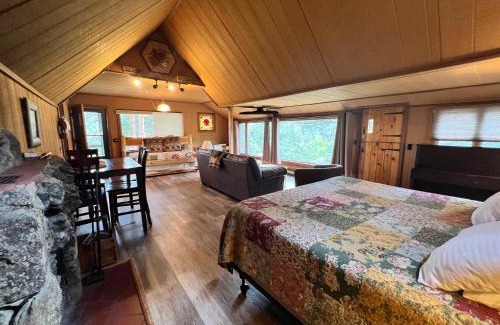 Estes Park House | Rose Den - Romantic Mountain Cabin with Views!