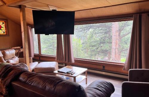 Estes Park House | Rose Den - Romantic Mountain Cabin with Views!