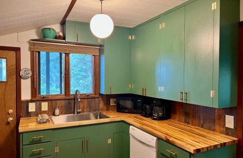 Estes Park House | Rose Den - Romantic Mountain Cabin with Views!