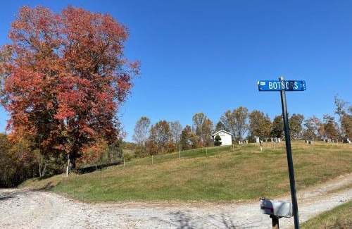 Jonesville House | Rose Hill Farm in Amish Community