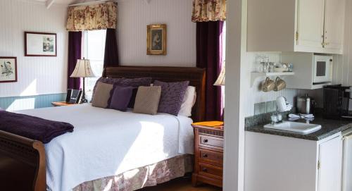 Fredericksburg Hotel | Rose Hill Retreat AAA Four Diamond Inn