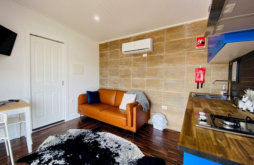 Grattai Cabin | Rose Quartz - Scenic outdoor bath ideal for a romantic couples weekend!