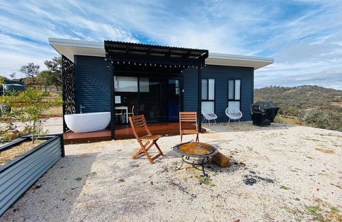 Grattai Cabin | Rose Quartz - Scenic outdoor bath ideal for a romantic couples weekend!