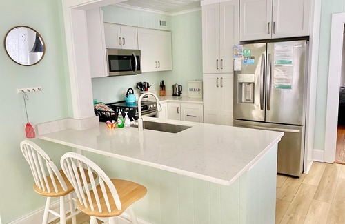 Tybee Island Cottage | Rose's Folie c1939! Charming unique North End Cottage, fenced yard for pets!