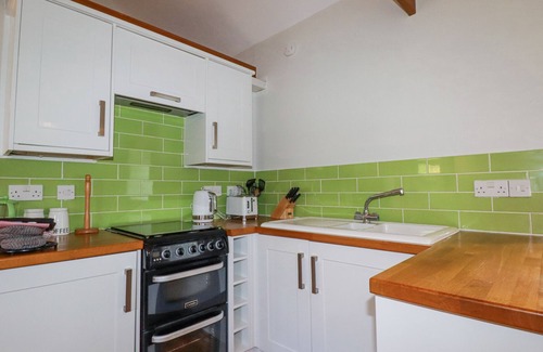 Truro Cottage | ROSE'S STABLE, pet friendly, character holiday cottage in Truro