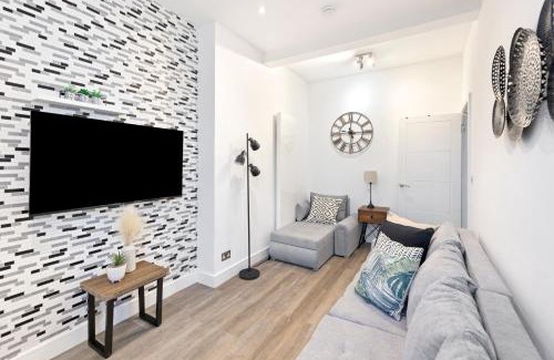 Camden Apartment | Rose Suite Camden Town 3 Bedroom Sleeps 11