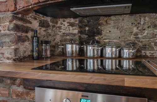 Malborough Cottage | ROSE THATCH, romantic, character holiday cottage in Malborough