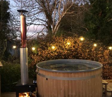 Gartocharn House | Rosebank Cottage - Hot Tub & Log Stove