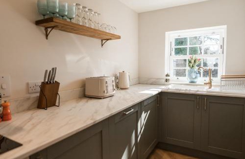 Gartocharn House | Rosebank Cottage - Hot Tub & Log Stove