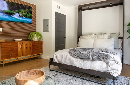 Altadena Apartment | Rosebowl, Heated Pool, Spa, BBQ, Hoops