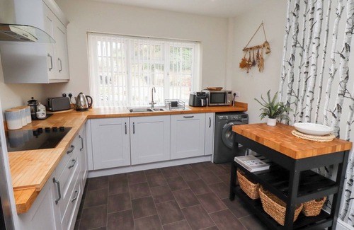Alnmouth Cottage | ROSEDALE LODGE, pet friendly, country holiday cottage in Alnmouth