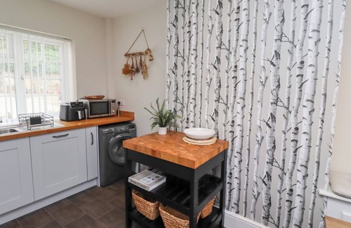 Alnmouth Cottage | ROSEDALE LODGE, pet friendly, country holiday cottage in Alnmouth