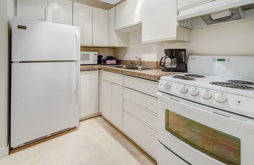 West End Apartment | Rosellen Suites At Stanley Park