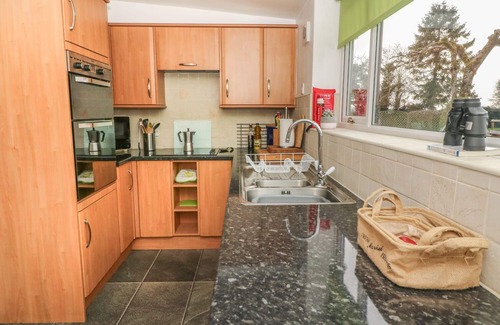 Carnforth Cottage | ROSEMARY COTTAGE, pet friendly, with open fire in Burton-In-Kendal