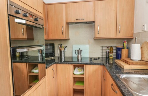 Carnforth Cottage | ROSEMARY COTTAGE, pet friendly, with open fire in Burton-In-Kendal