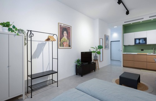 Chinatown Apartment | Rosmini 7 - Studio Apartment, Sleeps 2