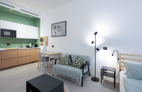 Chinatown Apartment | Rosmini 7 - Studio Apartment, Sleeps 2