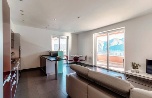 Colonno Apartment | Rosso Sunset - My Home in Como