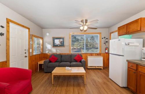 Big Bear Lake Apartment | Rosy Cozy Cottage-Walk to Big Bear Lake
